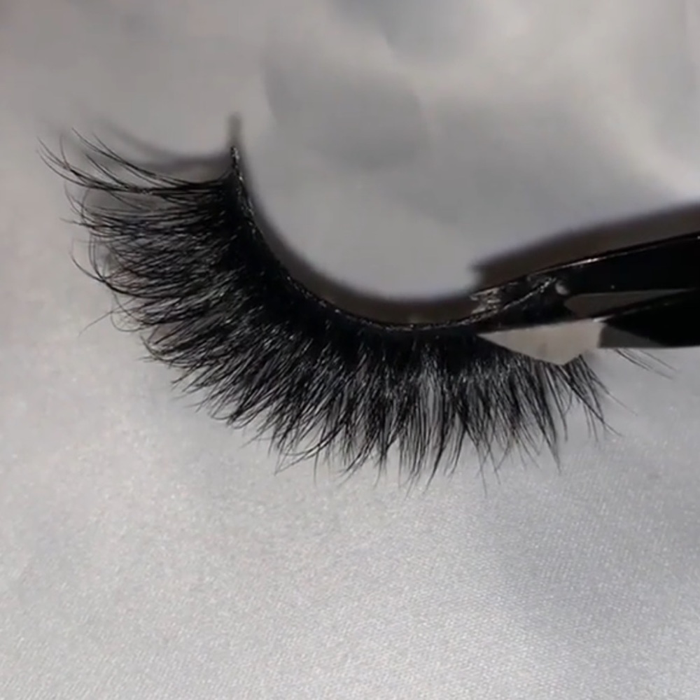 Diva style strip lashes